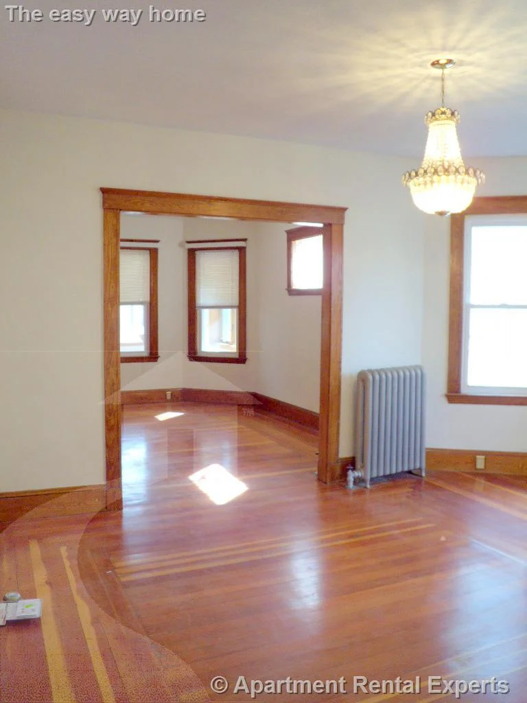 40 Kenmere Rd, Medford Square