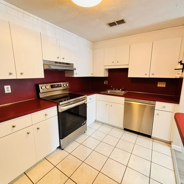 364 Neponset St, Canton