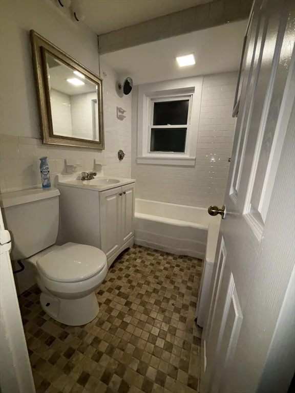 842 Saratoga St, East Boston