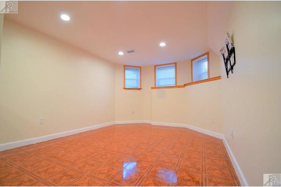 73 Thatcher St, North Brookline