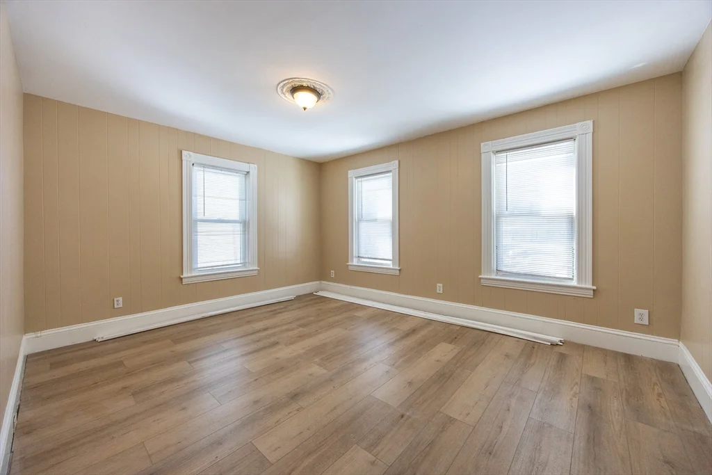 28 Richmond St, Blackstone