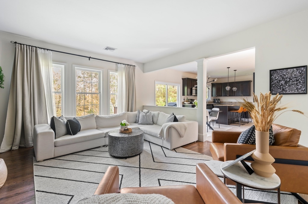 86 Pioneer Trail, Plymouth