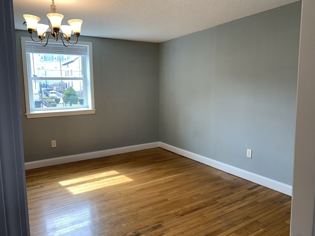 260 Fountain St, Fall River