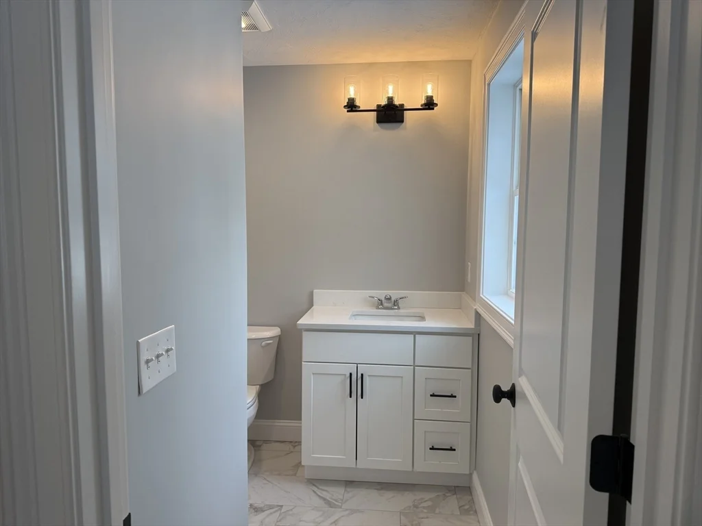 25 Kashmir's Way, Middleboro