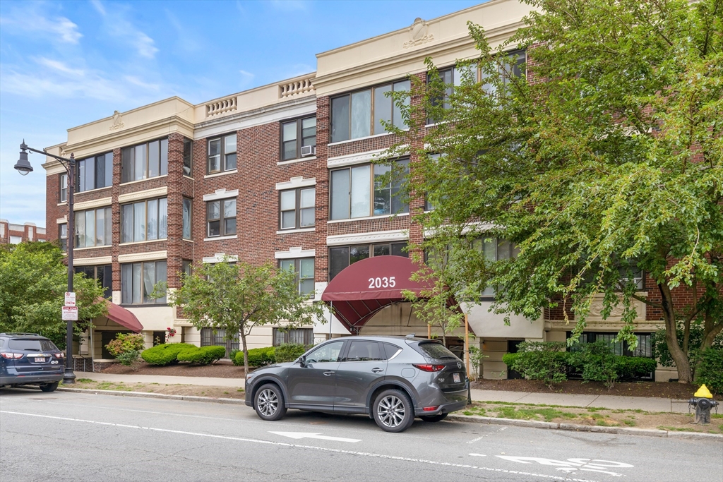 2035 Commonwealth Ave, Brighton