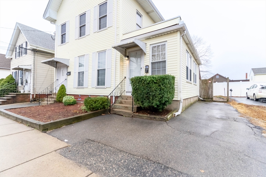3 Pine St, Stoneham