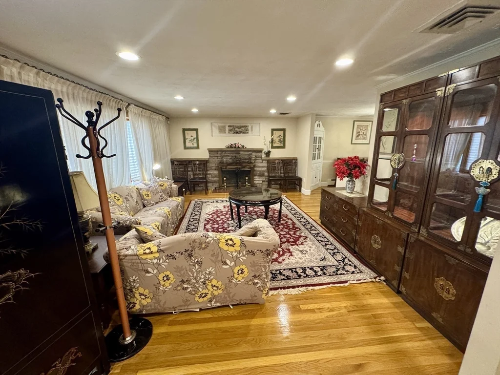 328 Blue Hill Ave, Milton
