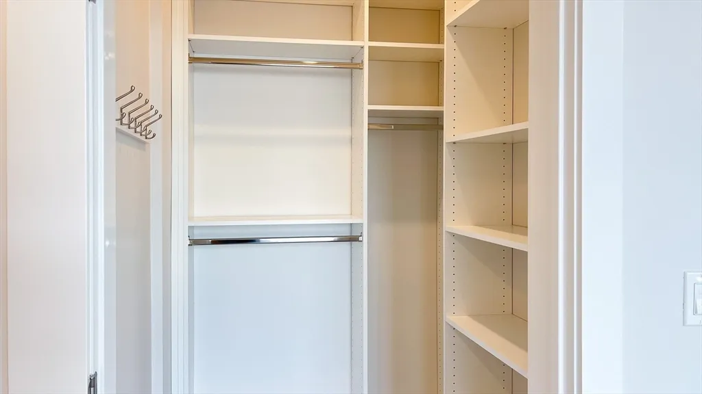 131 Cambridge St, Burlington