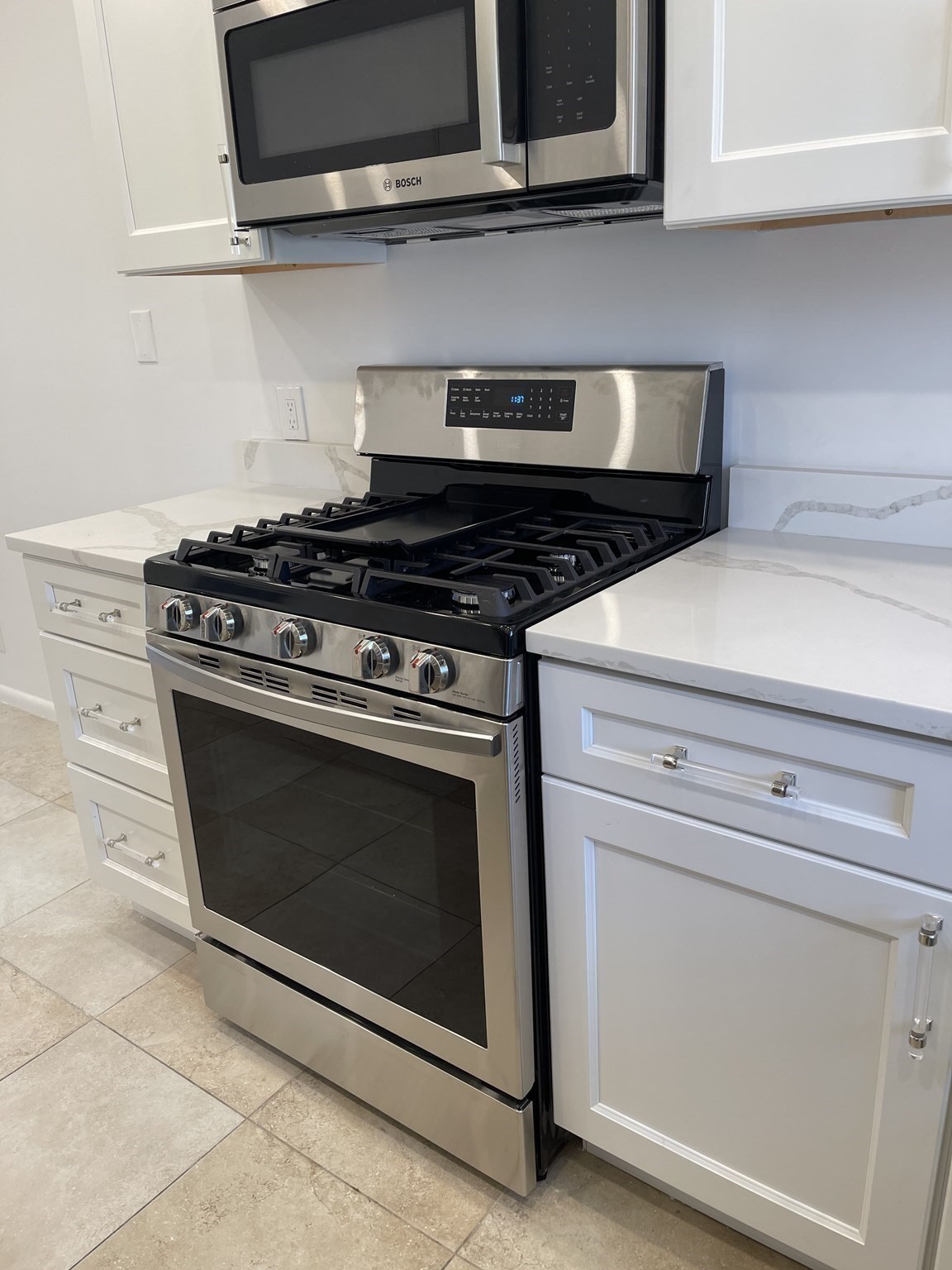 166 Lake Shore Rd, Oak Square