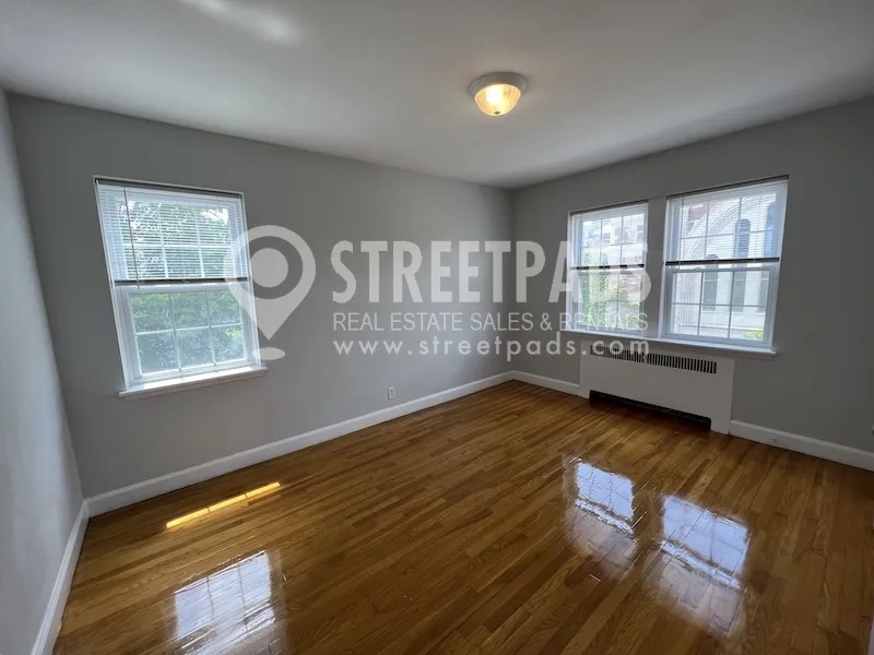 1163 Beacon St, Longwood