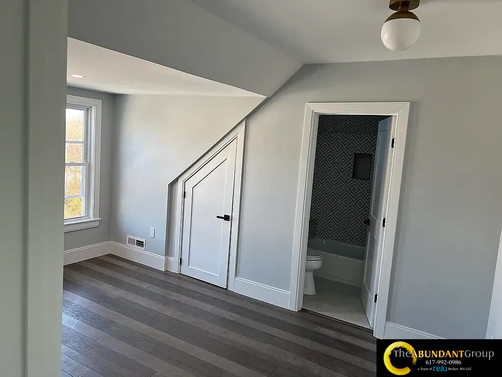 66 Calvary St, South Side