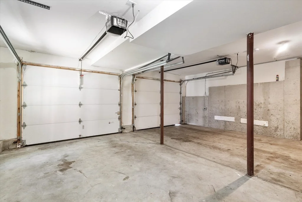 19 Benjamin Ln, Reading