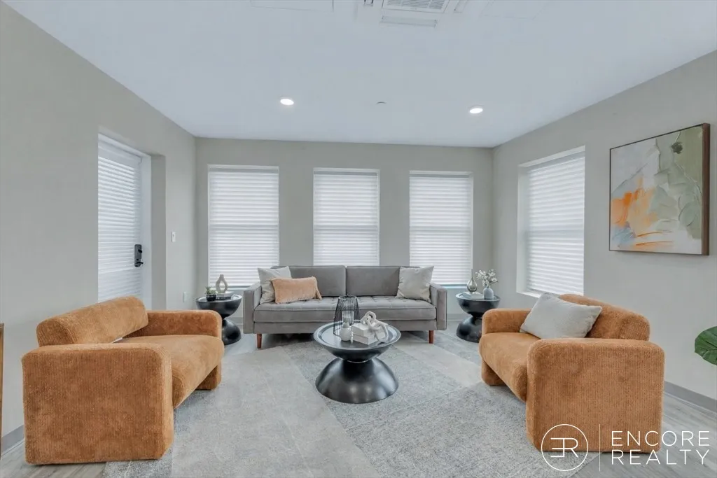 375 Cummins Highway, Roslindale