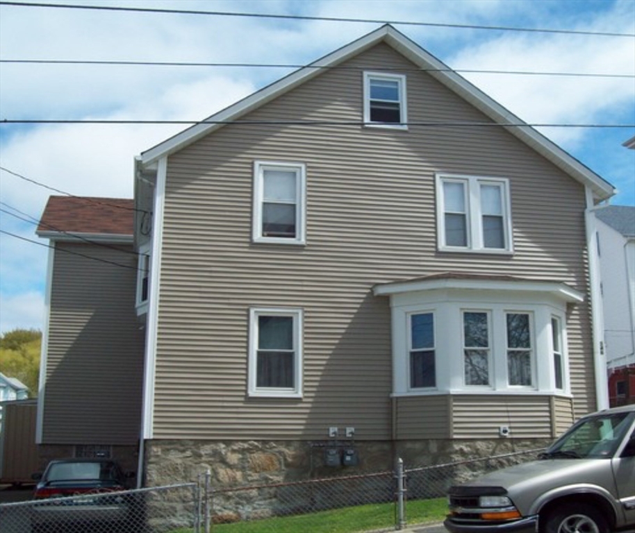346 Fountain St,, Fall River