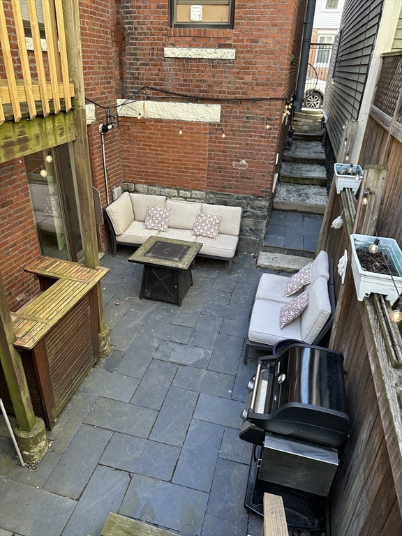 92 Green St, Charlestown