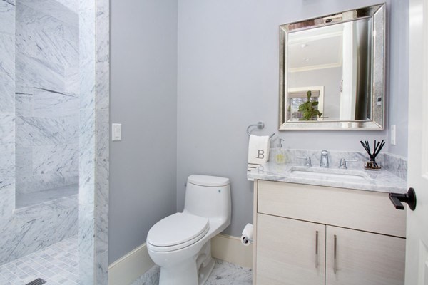 1580 Beacon St, Waban