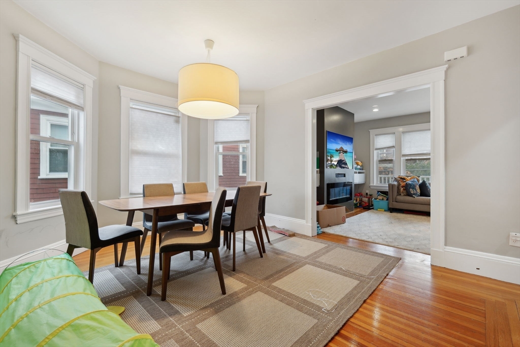 18 Hamilton Rd, Somerville