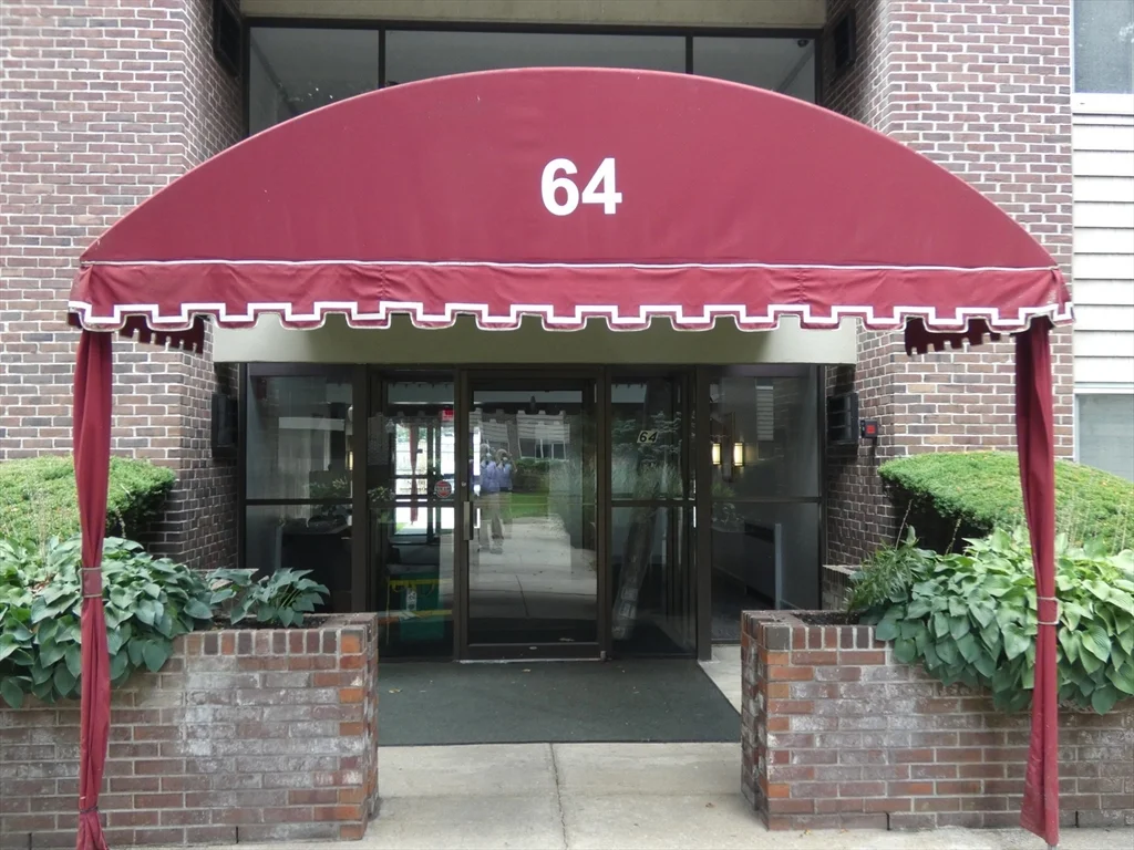 64 Main St, Stoneham