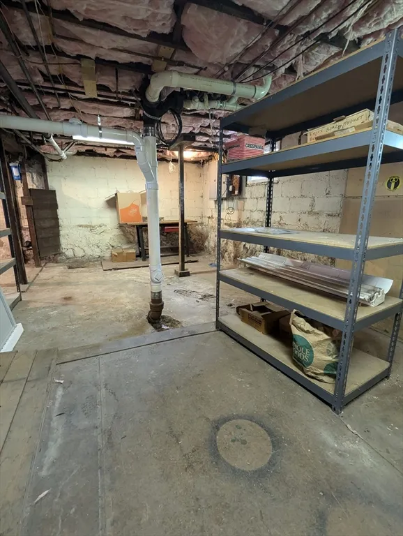 17 Commonwealth Rd, Watertown