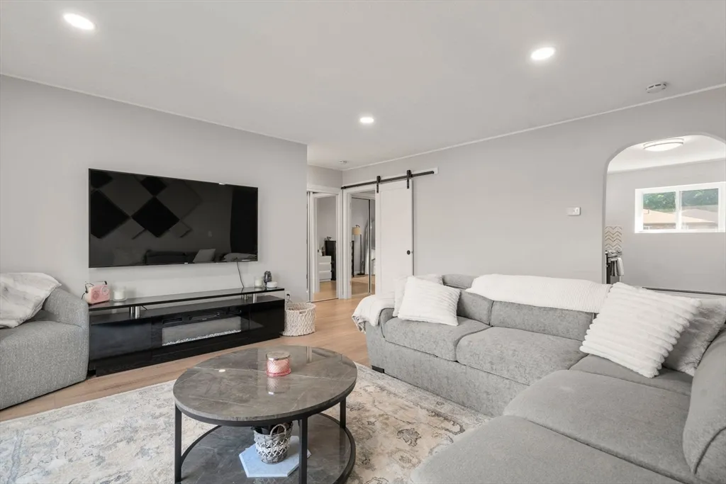 23 Westgate Rd, West Roxbury