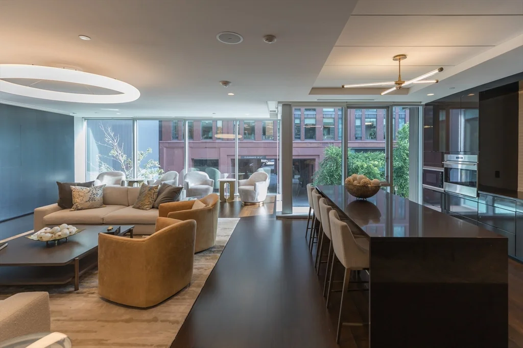 32 Traveler St, South End