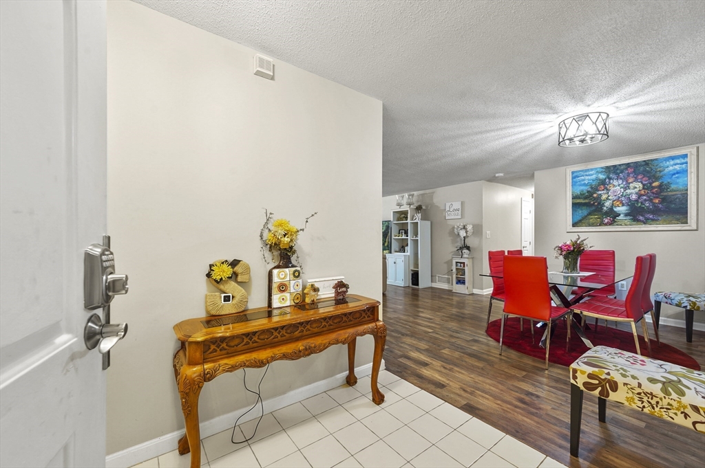 11 Ledgewood Way, Peabody