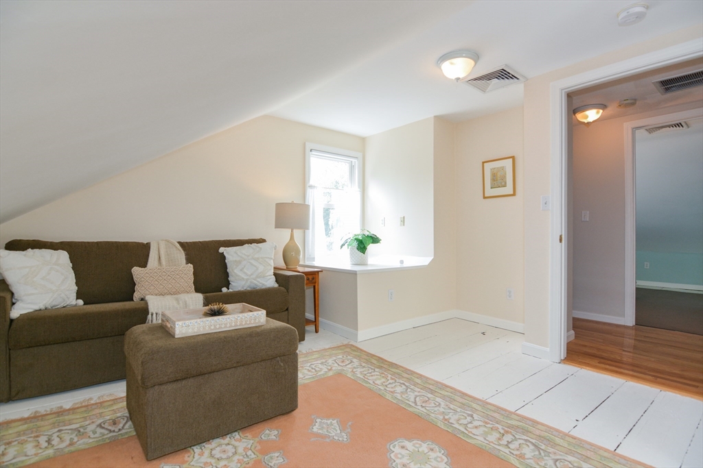 3 Abbot Ct, Marblehead