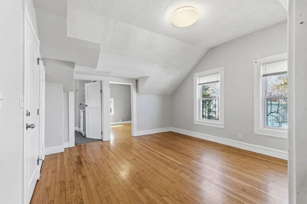 1690 N Main St, Fall River
