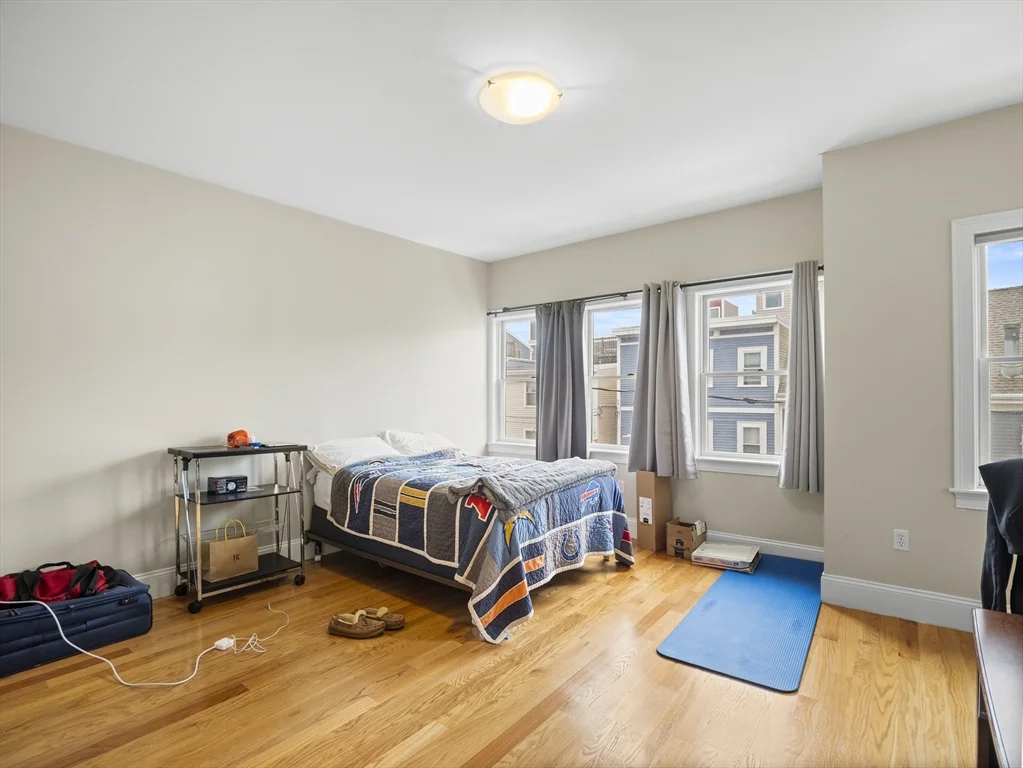 157 W 6th St, South Boston