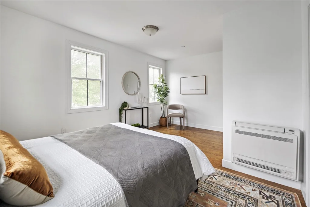 9 Cedar St, Roxbury