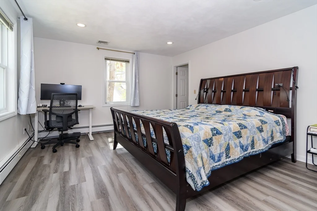 24 Homeward Ln, Natick