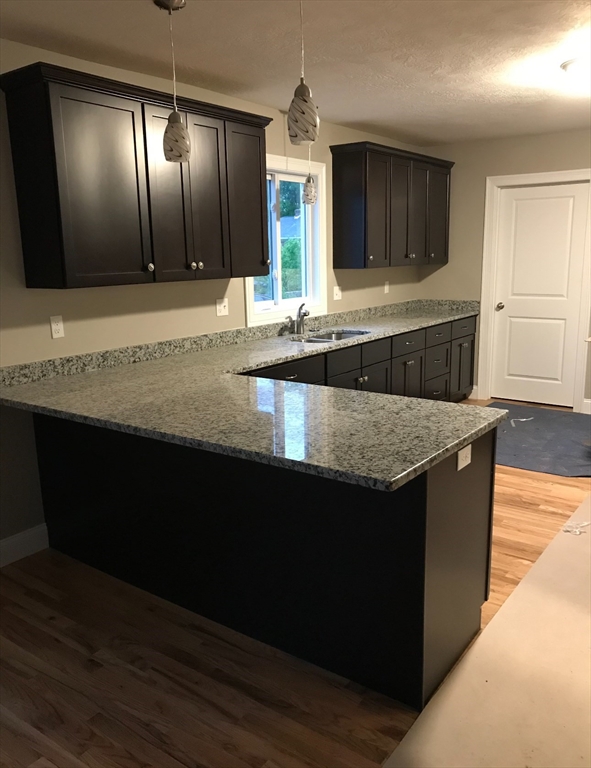 517 Mckinstry Ave, Chicopee