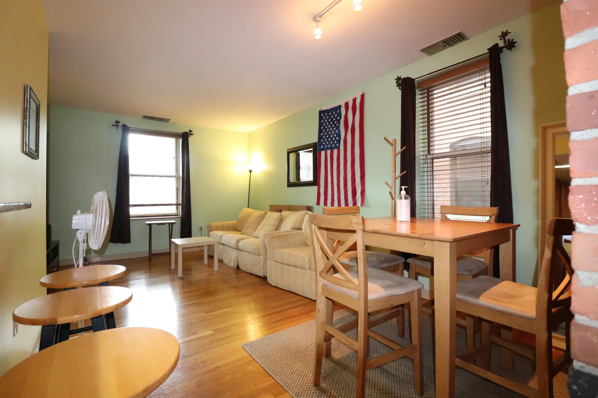 96 Gainsborough St, Fenway