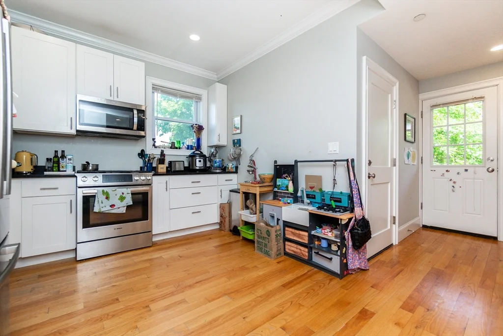 279 Concord Ave, Neighborhood Nine