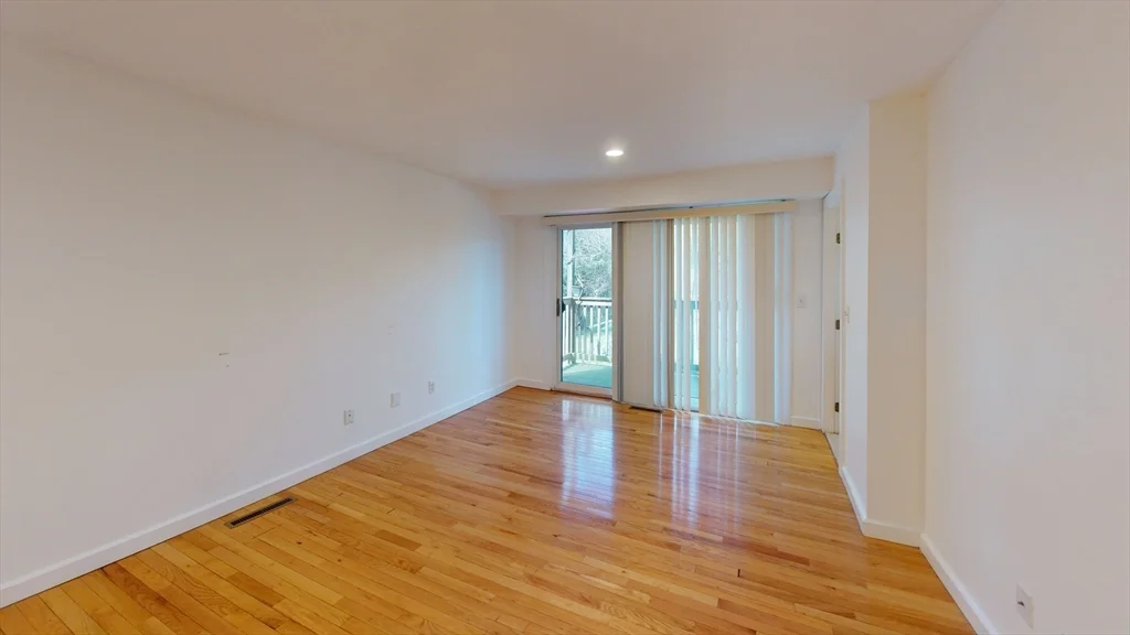 22-24 Broadlawn Park, Chestnut Hill