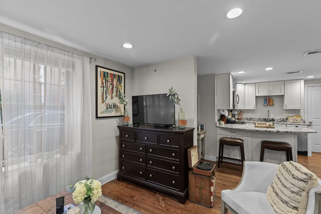 297 D St, South Boston