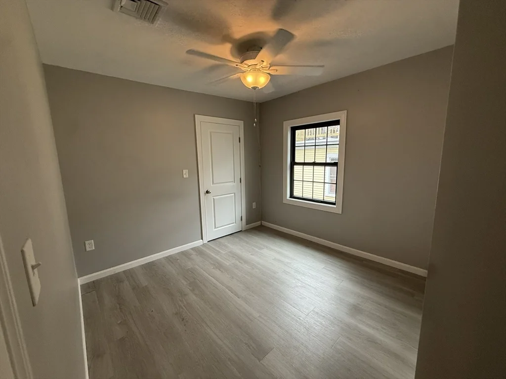 10 Leyden St, Plymouth