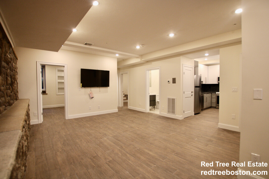 1616 Beacon St, Corey Hill