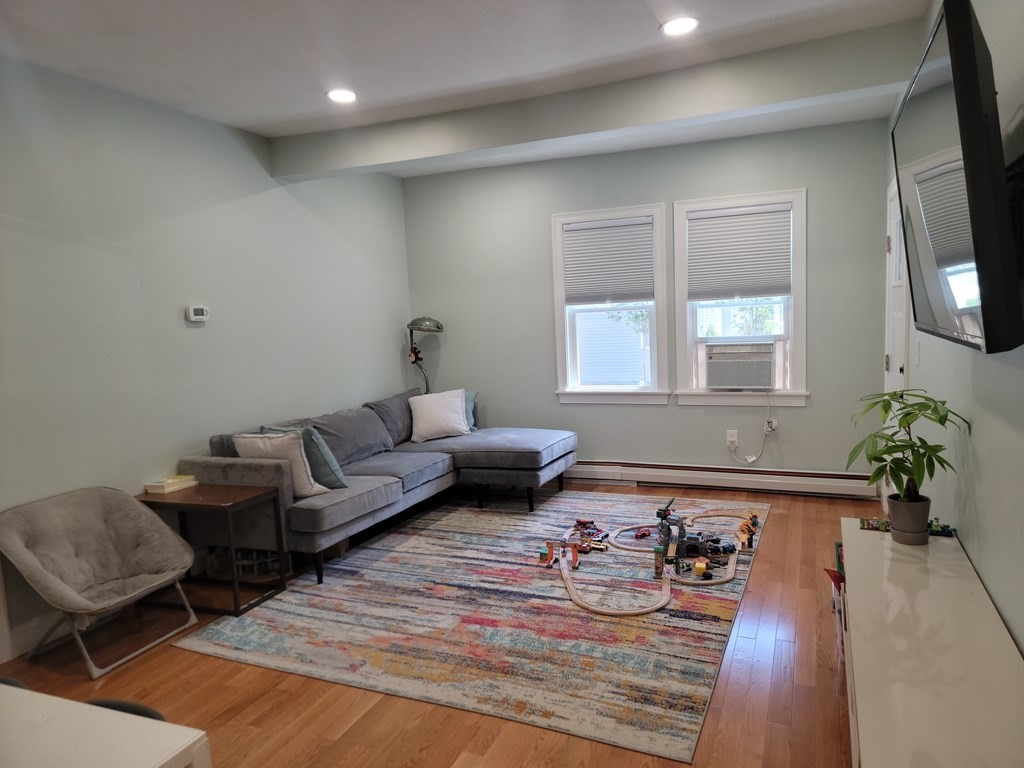 13 Belknap St, Dedham