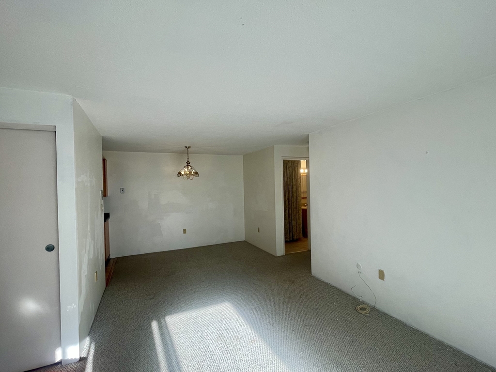 9 Village Rock Ln, Natick