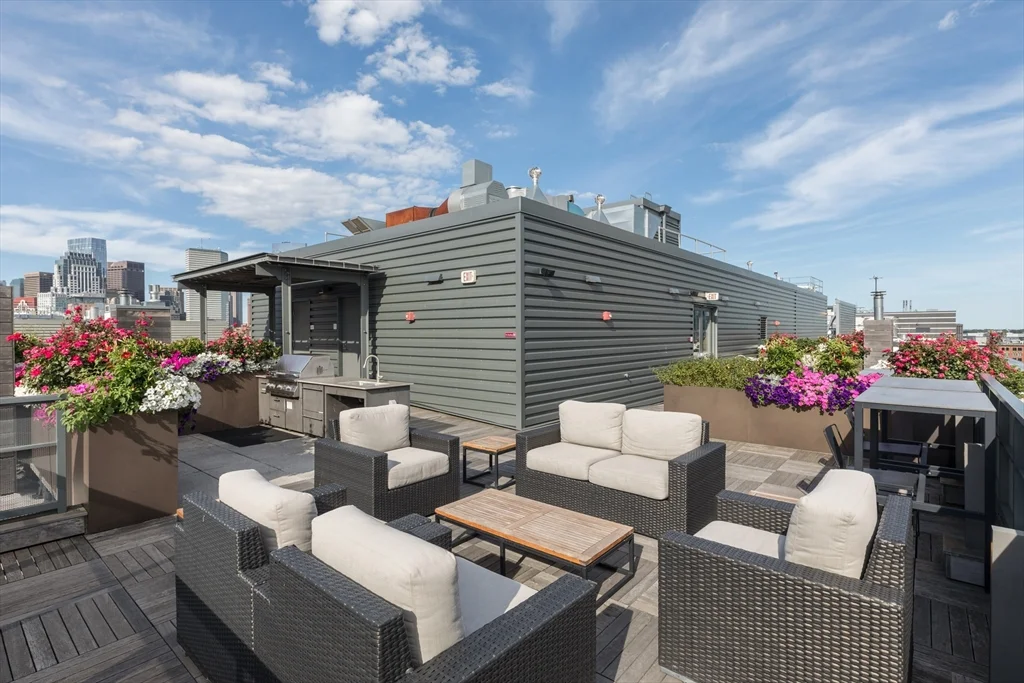 32 Traveler St, South End