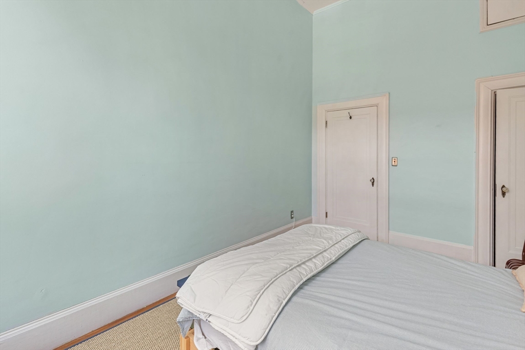 207 Commonwealth Ave, Back Bay