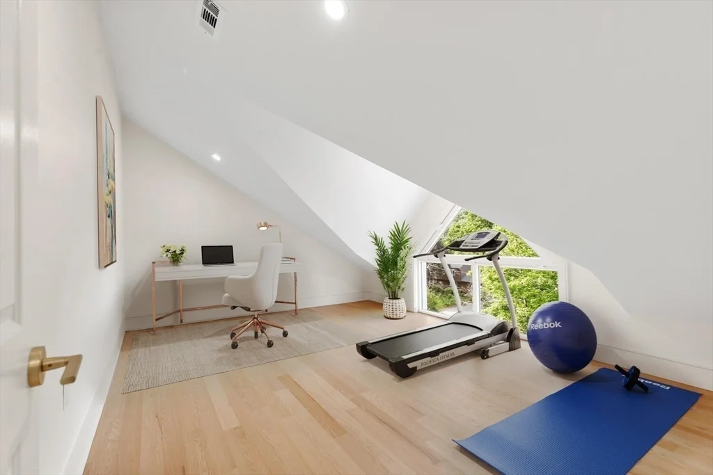 58 Chestnut St, Lynnfield