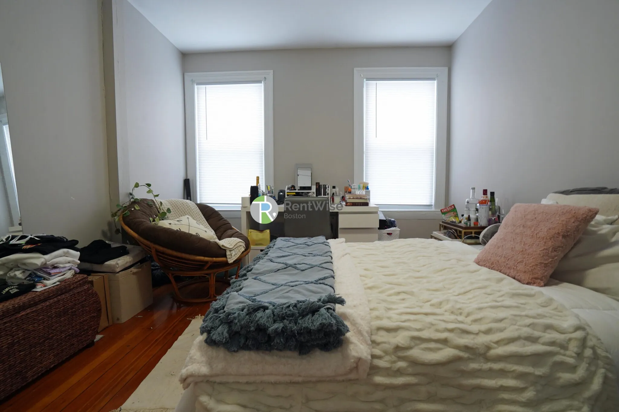 4 Ashford Ct, Allston