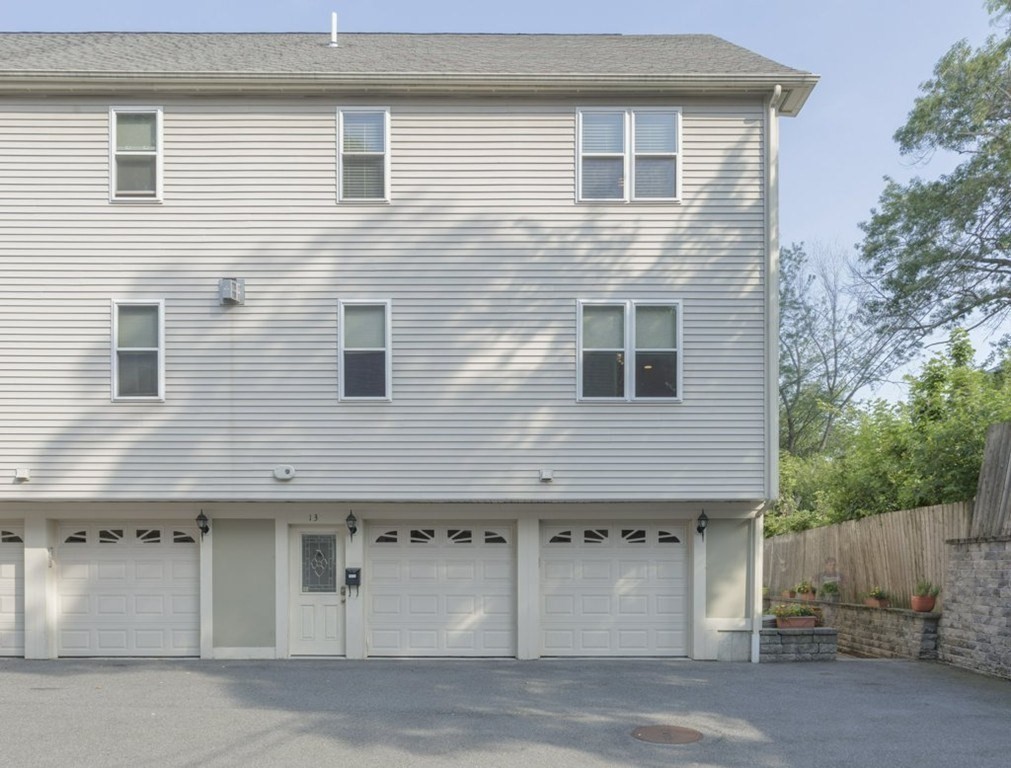 13 Downer Ct, Dorchester