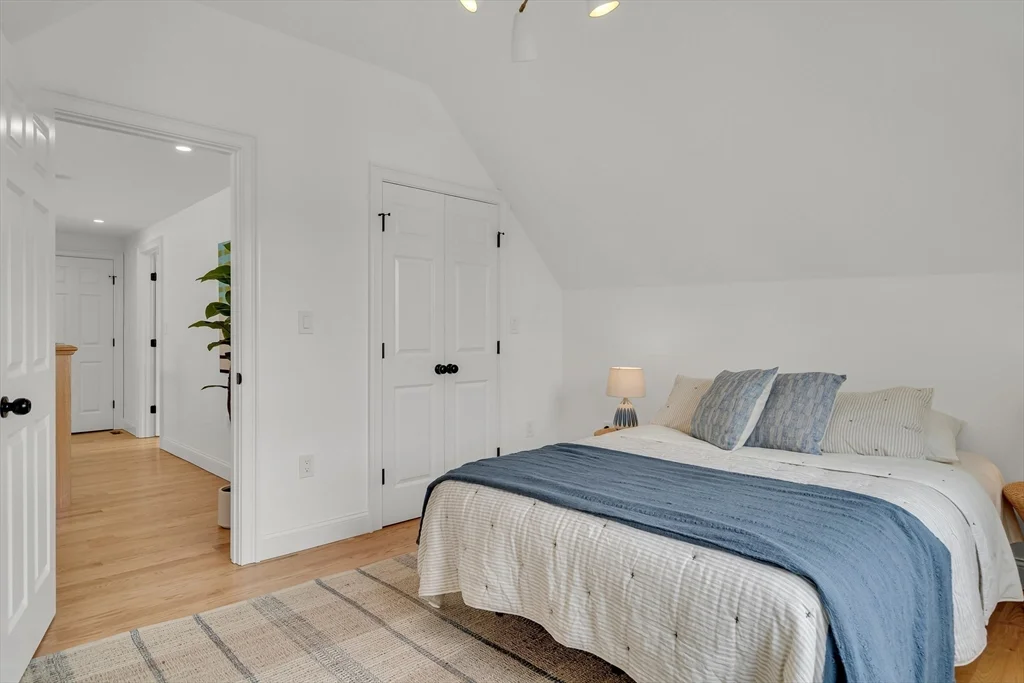 54 Park St, Ward Two