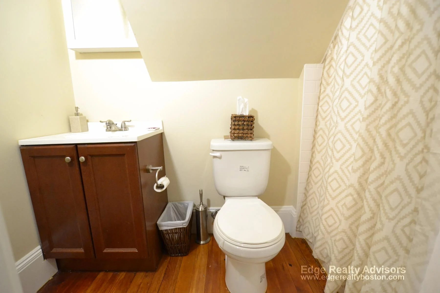 40 Atkins St, Oak Square