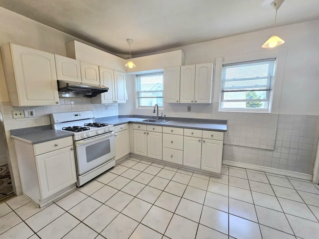 398 Charles St, Malden