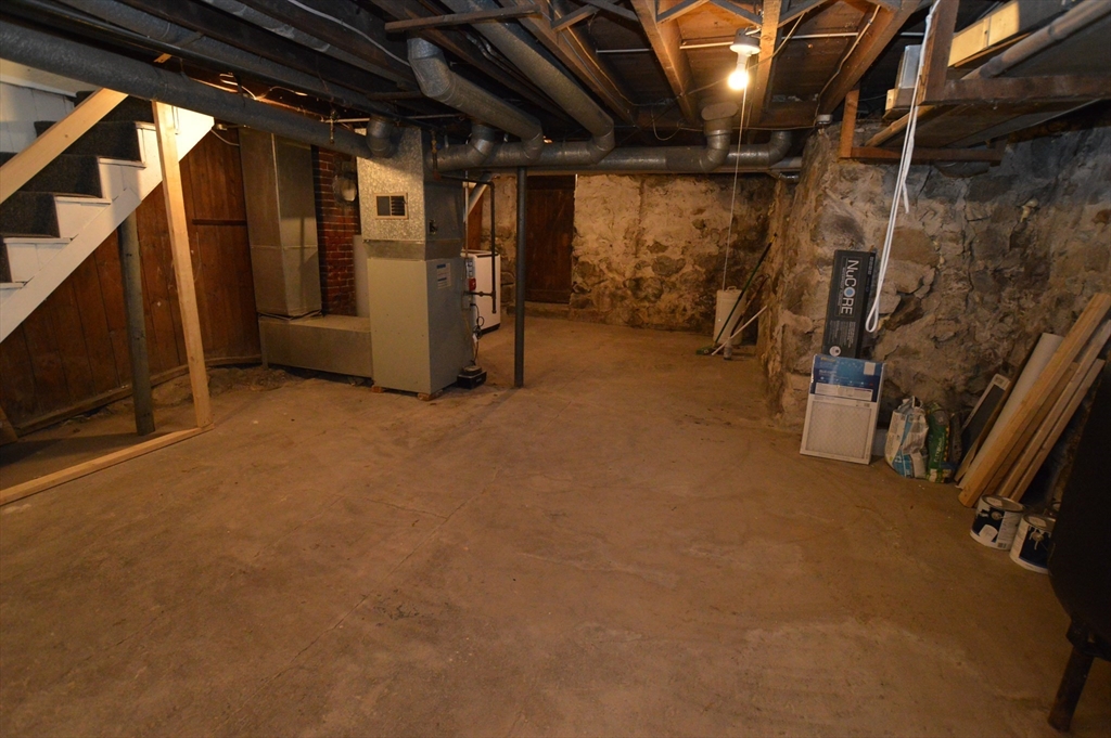 11 Woodland Ave, Beverly