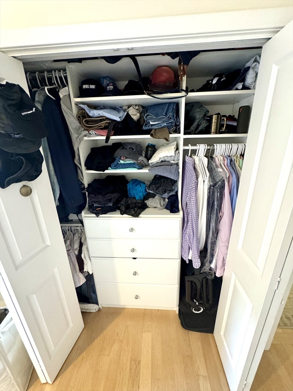 560 Commercial St, North End